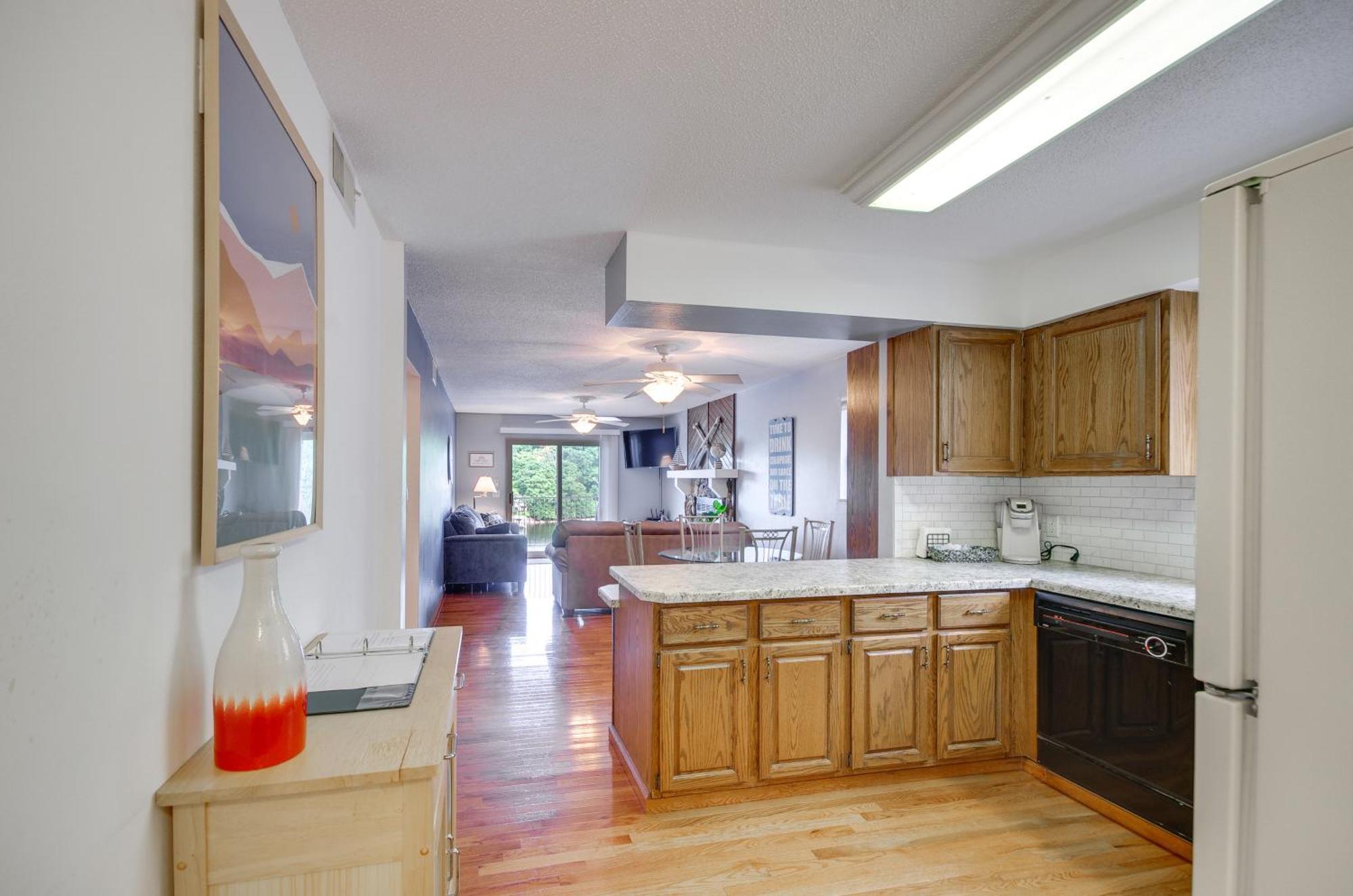 Cozy Lake Ozark Condo Rental With Grill, Pool Access Ngoại thất bức ảnh